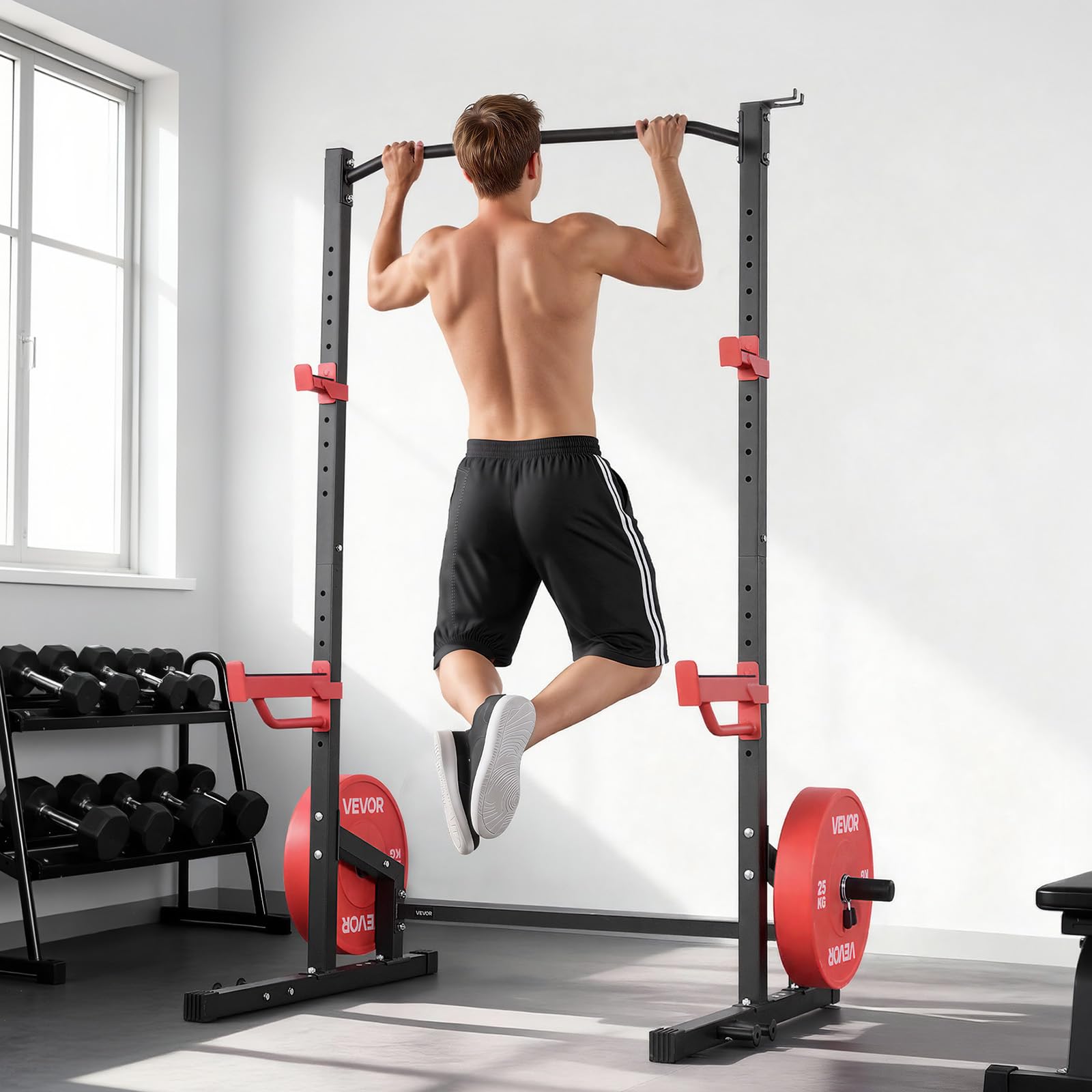 VEVOR Power Tower Dip Station Multifunzionale per Palestra Domestica, Attrezzatura per Allenamento della Forza da 453 kg con 4 Pioli per Fasce, Ganci a J Regolabili e Barre di Sicurezza