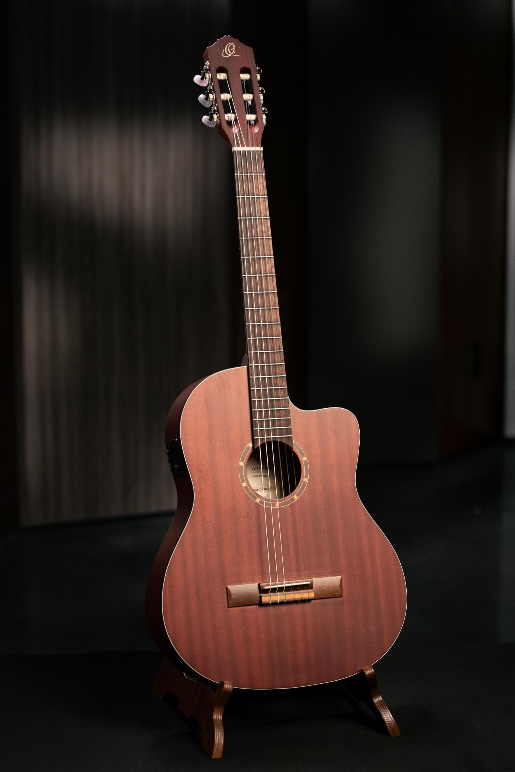 Ortega Guitars Chitarra Concerto Thinline Elettro-acustica - Serie Family - Slim Neck - include Gig Bag - Mogano (RCE125MMSN)