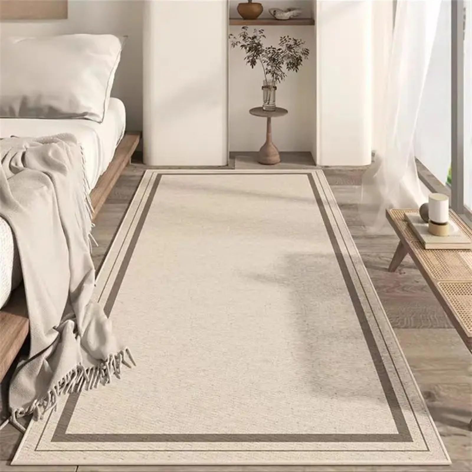Tapis de salon style crème et canapé avec table basse format long 40x160cm