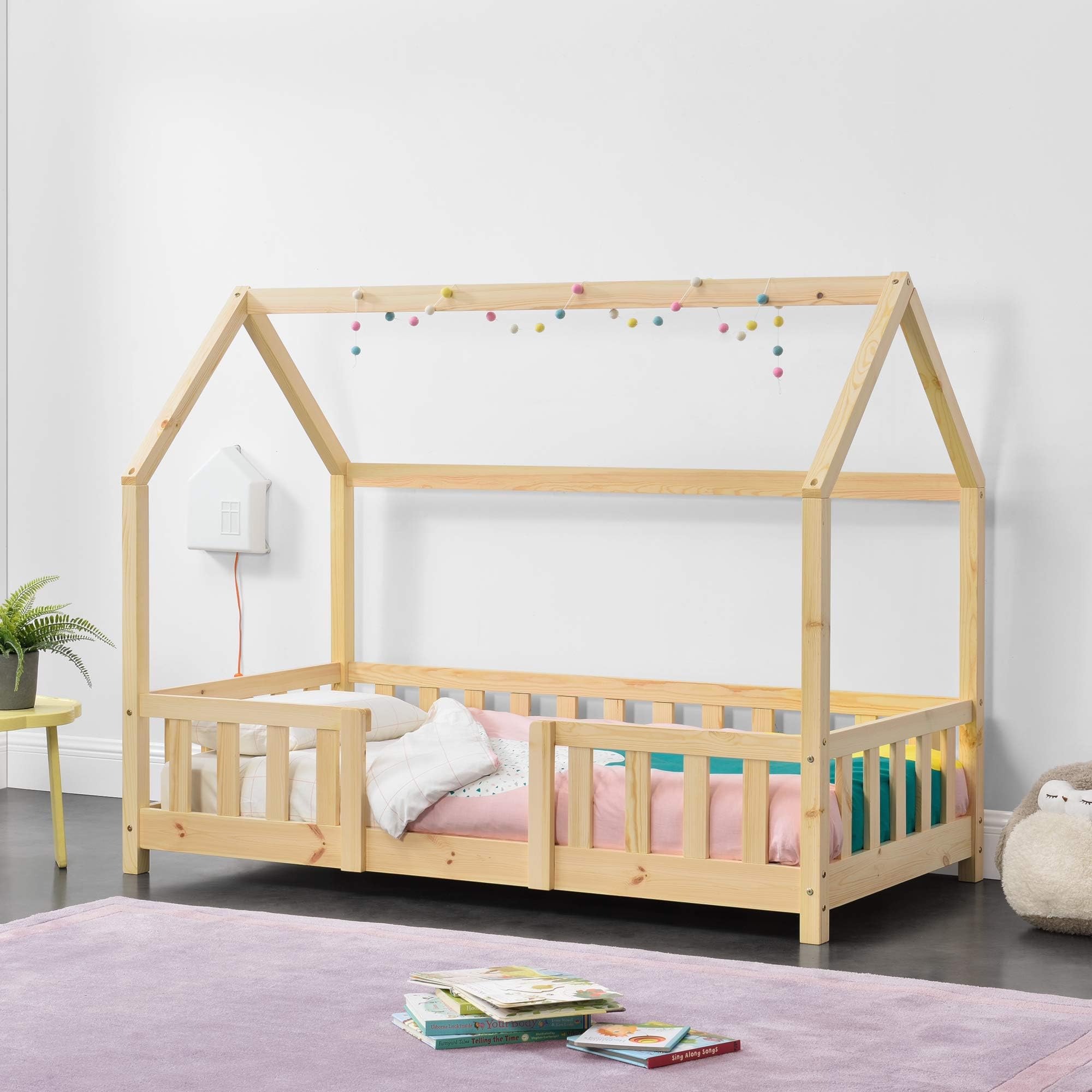 [en.casa] Children's bed Sisimiut House bed 70 x 140 cm with fall-out protection Slatted frame Pine Wood look