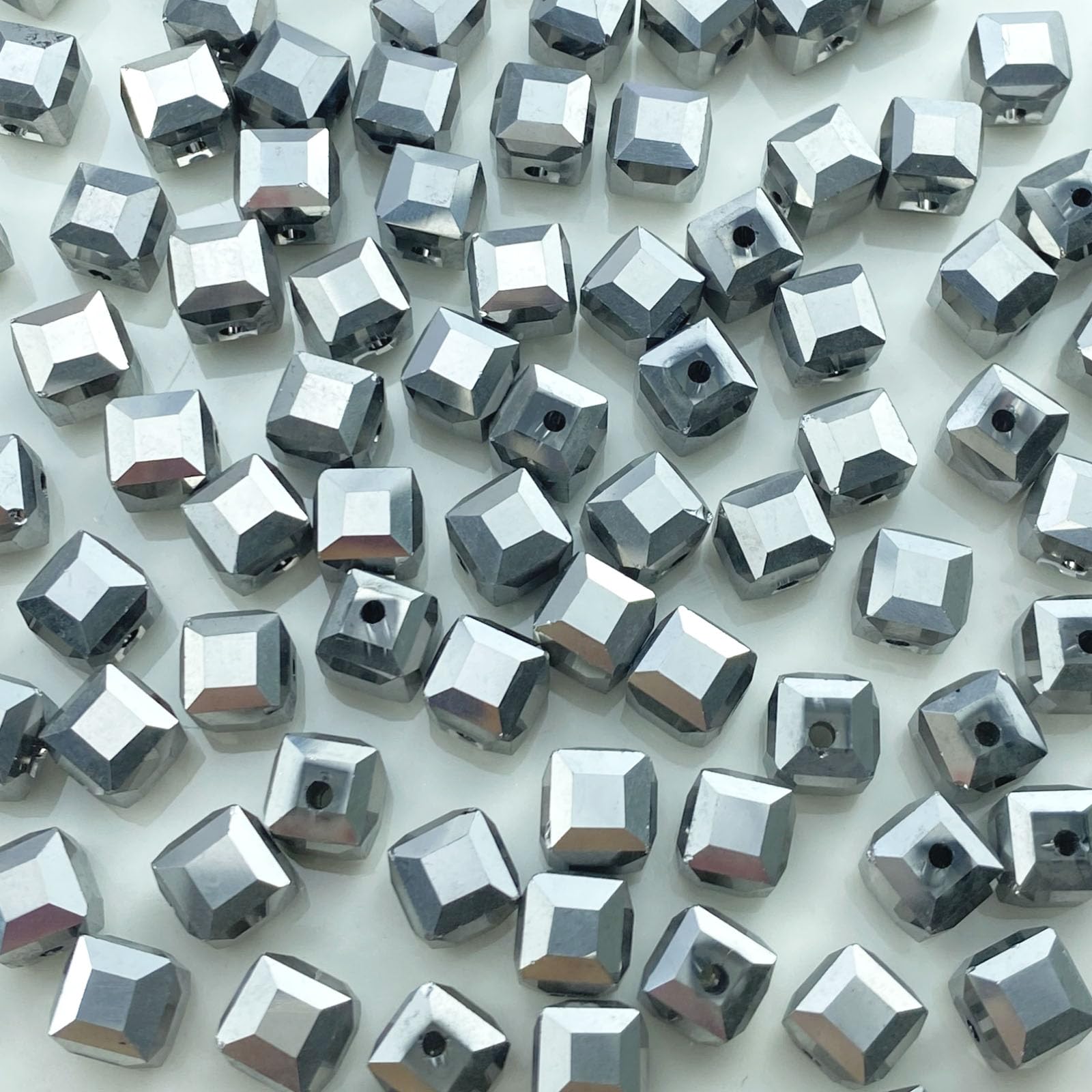 200 PCS 4mm Crystal Glass Beads Cube Crystal Beads Loose Square Shape Spacer Beads for DIY Handcrafte Jewelry Making Bracelet Necklace Earring (Silver)