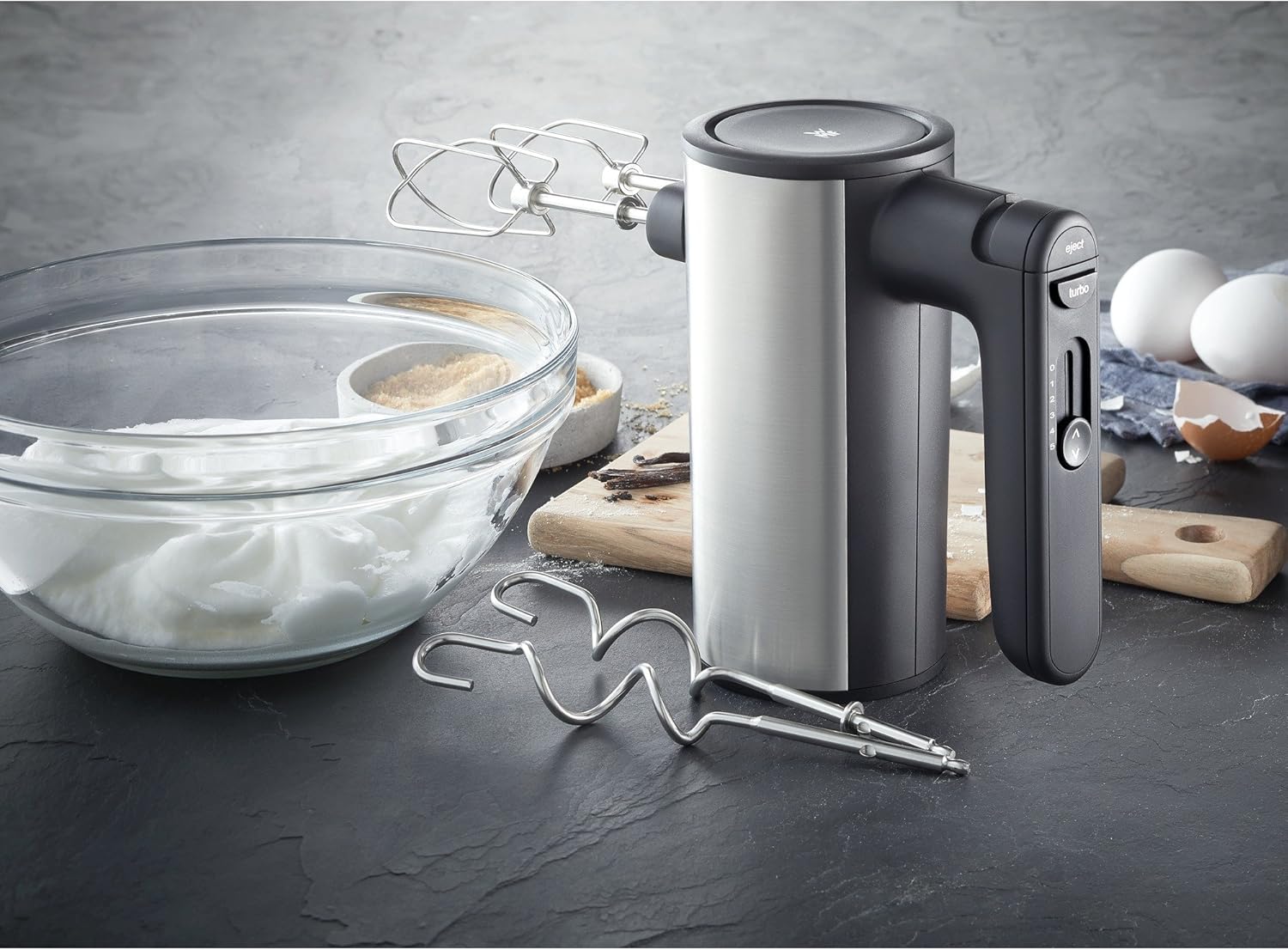WMF Kult X Handmixer – Handrührgerät aus Edelstahl Cromargan mit 5 Geschwindigkeitsstufen und Turbofunktion, leistungsstark, Küchenmixer zum Rühren, Kneten und Aufschlagen, ergonomisch, leise, schwarz