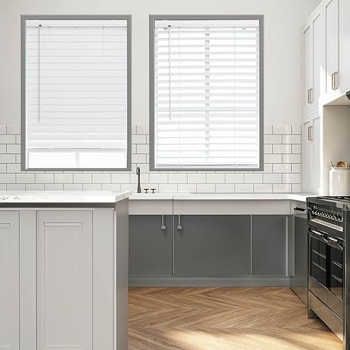 DEZ FURNISHINGS Persiana veneciana de listones planos sin cordón de 2 pulgadas, 50 pulgadas de ancho x 48 pulgadas de alto, blanco