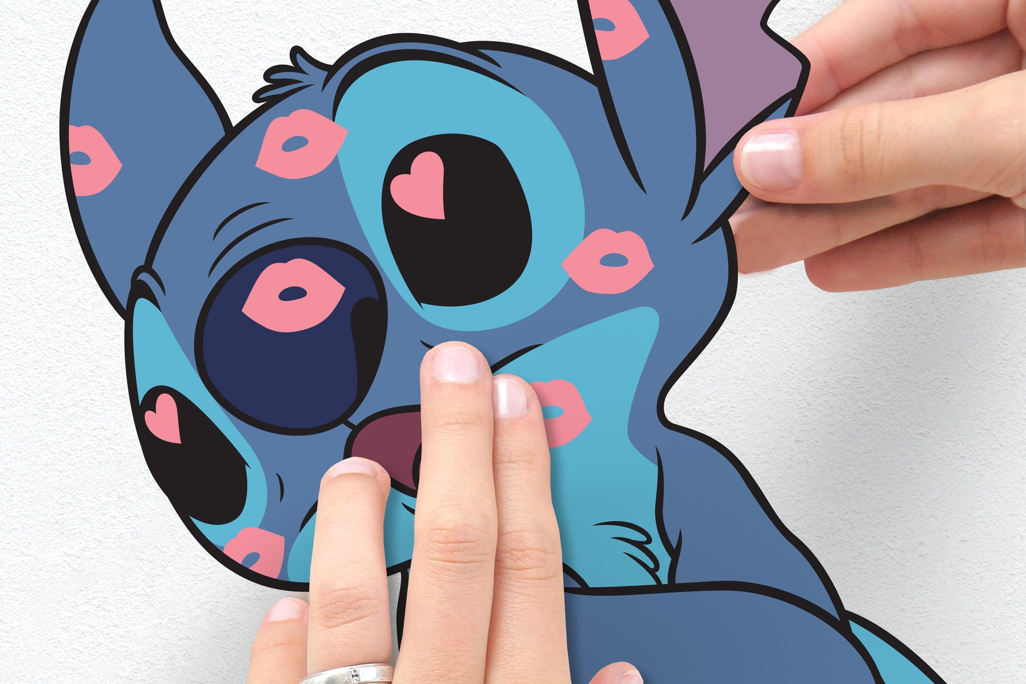 Komar Tatuaż ścienny - Stitch in Love - Rozmiar 50 x 70 cm - Disney, naklejka ścienna, pokój dziecięcy, naklejka, kolorowa