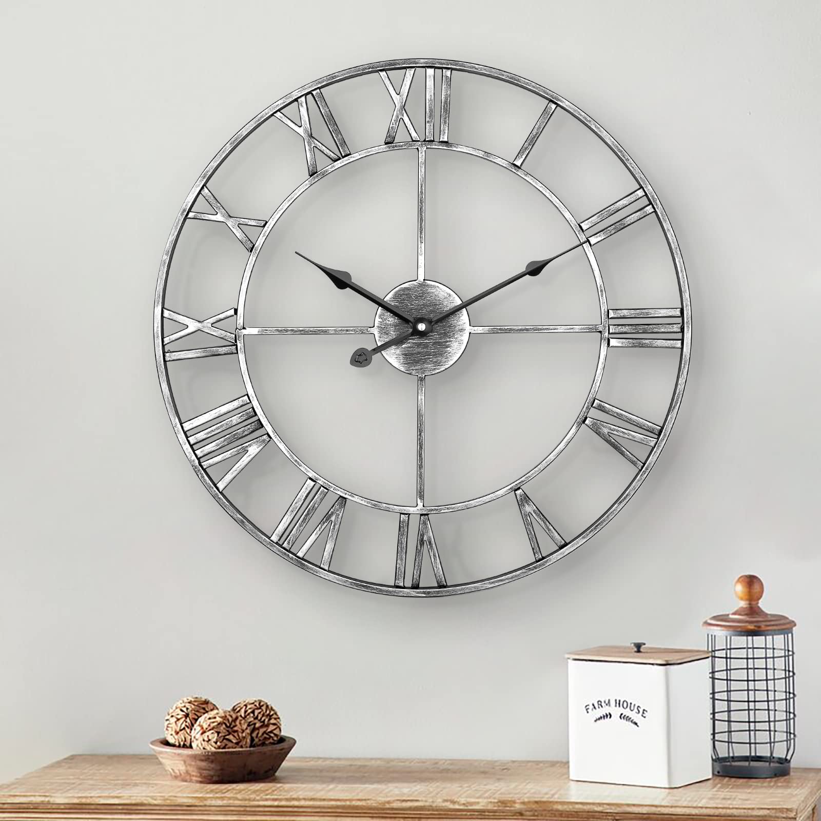 Leise Metall-Skelett-Wanduhr, 47 cm, europäische Bauernhaus-Vintage-Uhr mit römischen Ziffern, nicht tickend, batteriebetrieben, hängende Wanduhr für Zuhause, Küche, Büro, Dekoration (Silber)