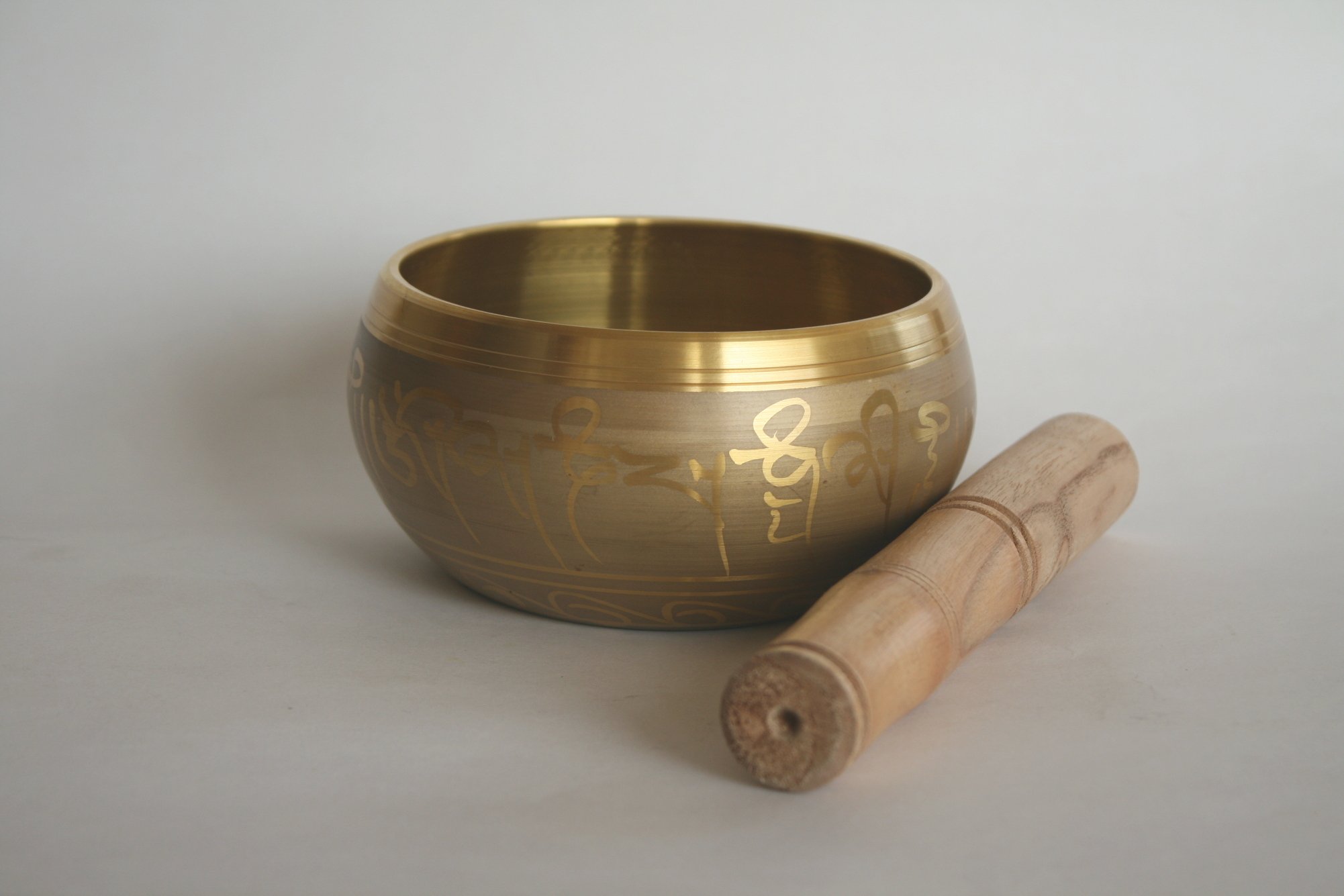 Bol chantant en laiton avec maillet bois instrument relaxation 14cm
