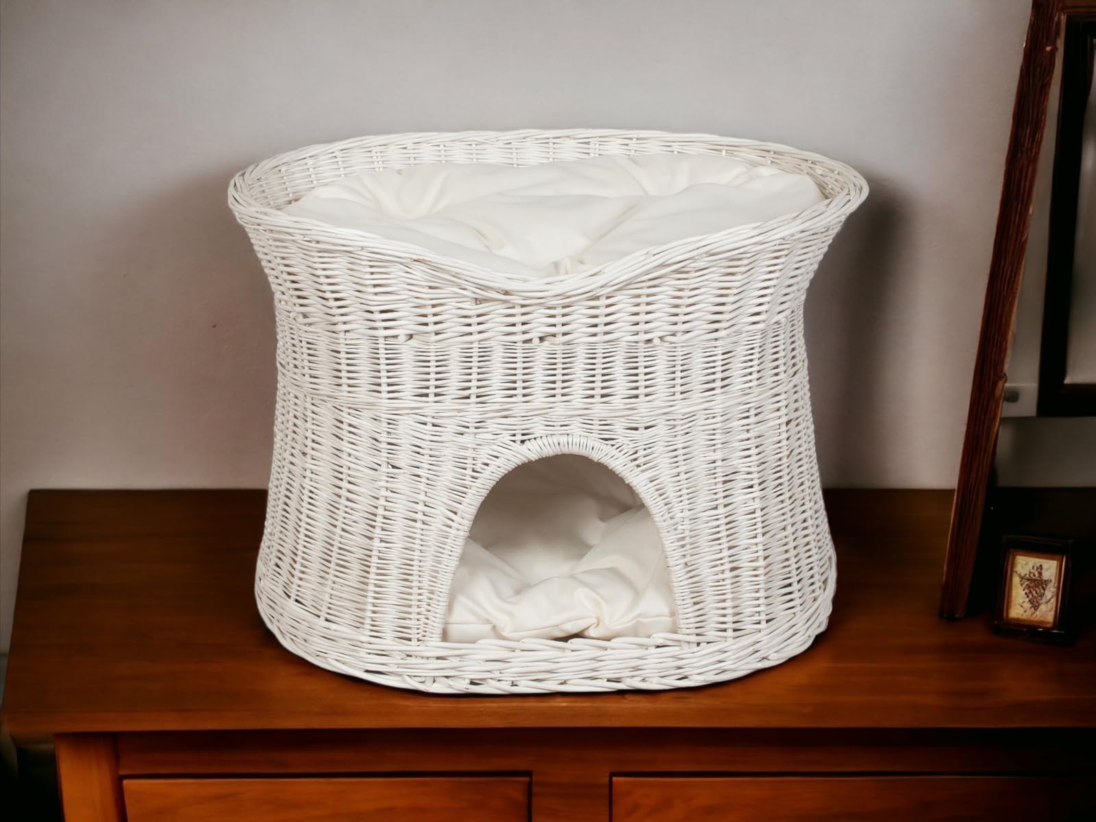 Katzenkorb zum Schlafen – Katzenhütte Indoor – Größe XL: 70 cm oval – Katzenhöhle aus Weide – Zweistöckiger Hunde – oder Katzenbett mit waschbaren Kissen in Ecru – Weiße korbfarbe
