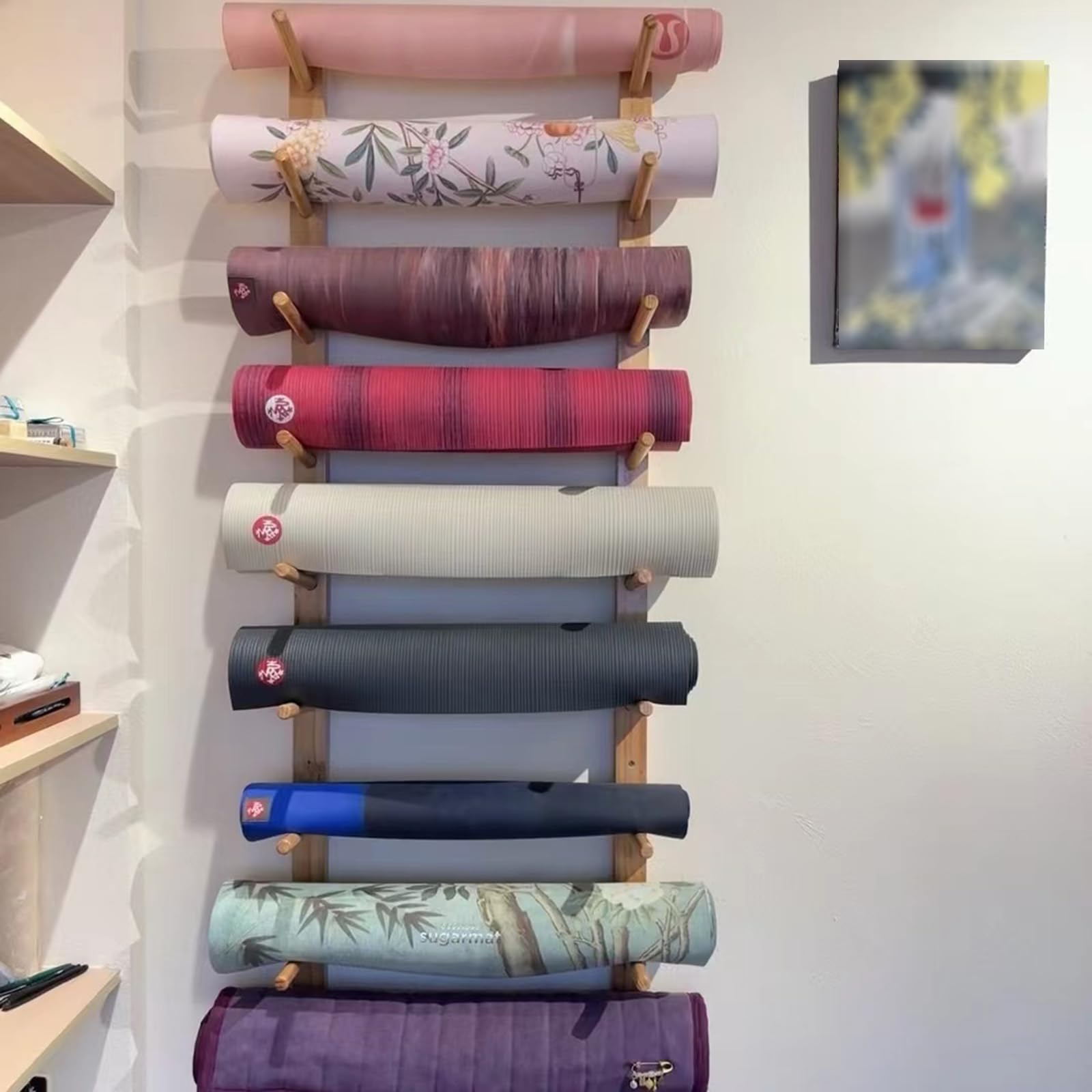 Soporte de pared para esterilla de yoga, estante de madera para rodillo de espuma y accesorios de fitness, estante de exhibición independiente para organización de gimnasio