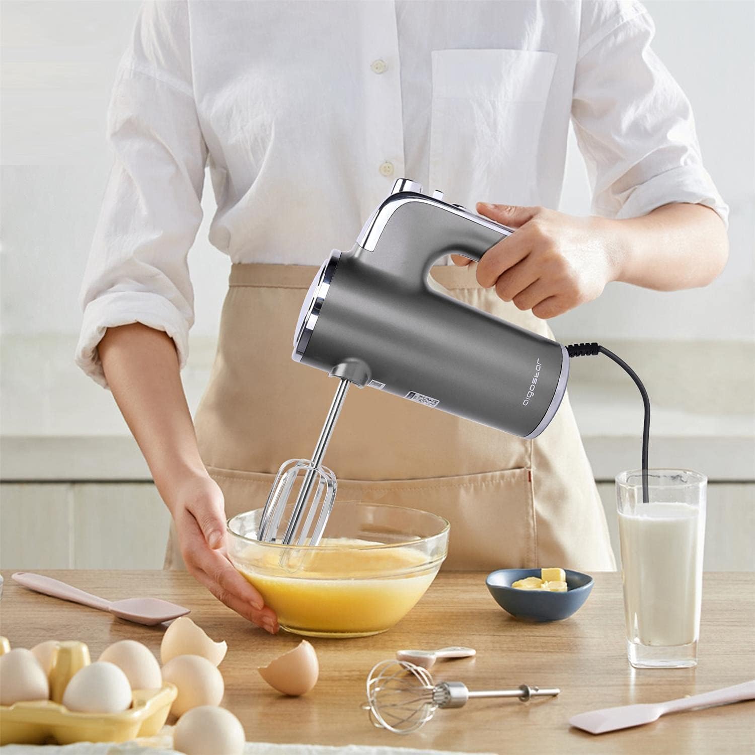 Aigostar Adela - Sbattitore Elettrico, Potenza di 400 W, 5 Velocità Regolabili e un Pulsante Turbo, una Staffa Portaoggetti, 2 Fruste e 2 Ganci. Color Argento