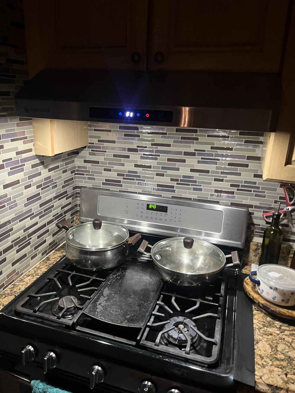 Modern range hood with good exhaust strength