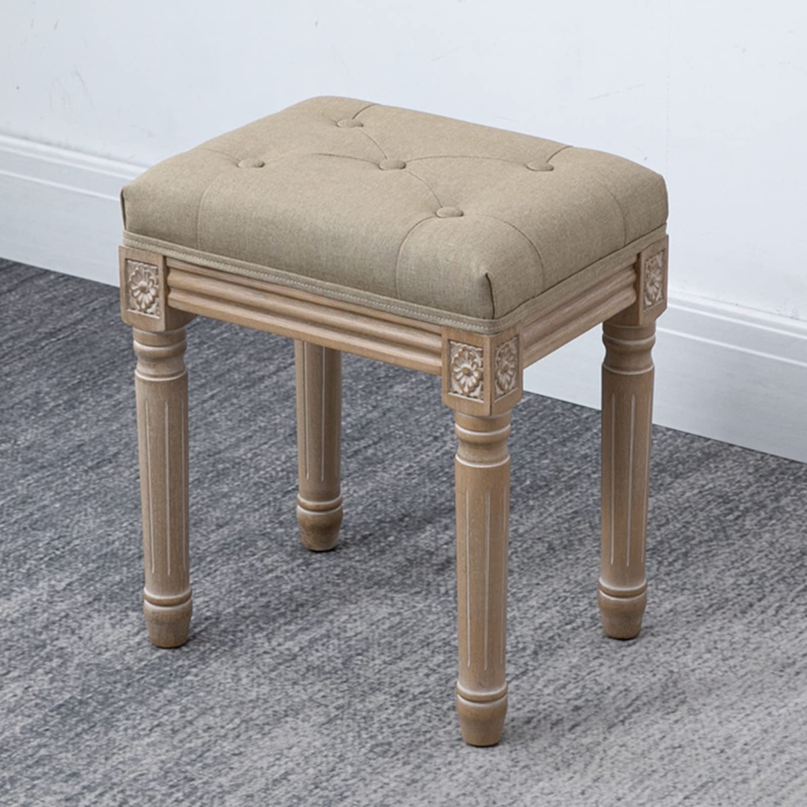 Tabouret de pied sculpté en hévéa massif et lin capitonné de prestige