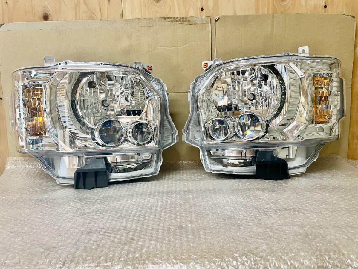 ハイエース8型純正ヘッドライト新車外し