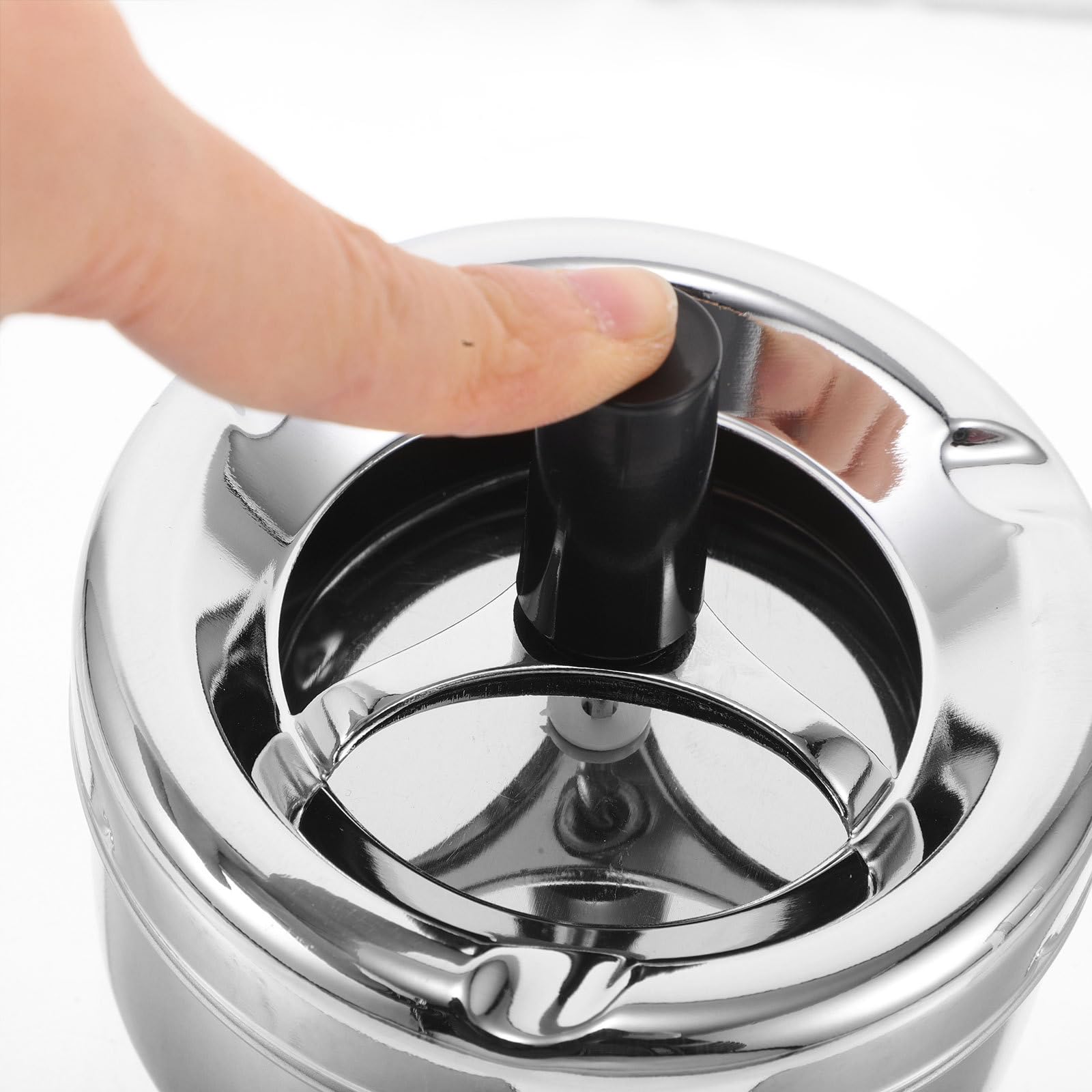 Runder Rauchfreier mit Deckel Drehbarer Aschenbecher aus Eisen Automatische Zigarettenauslöschung und Stilvolles Design Desktop Aschenbecher für Innenbereich