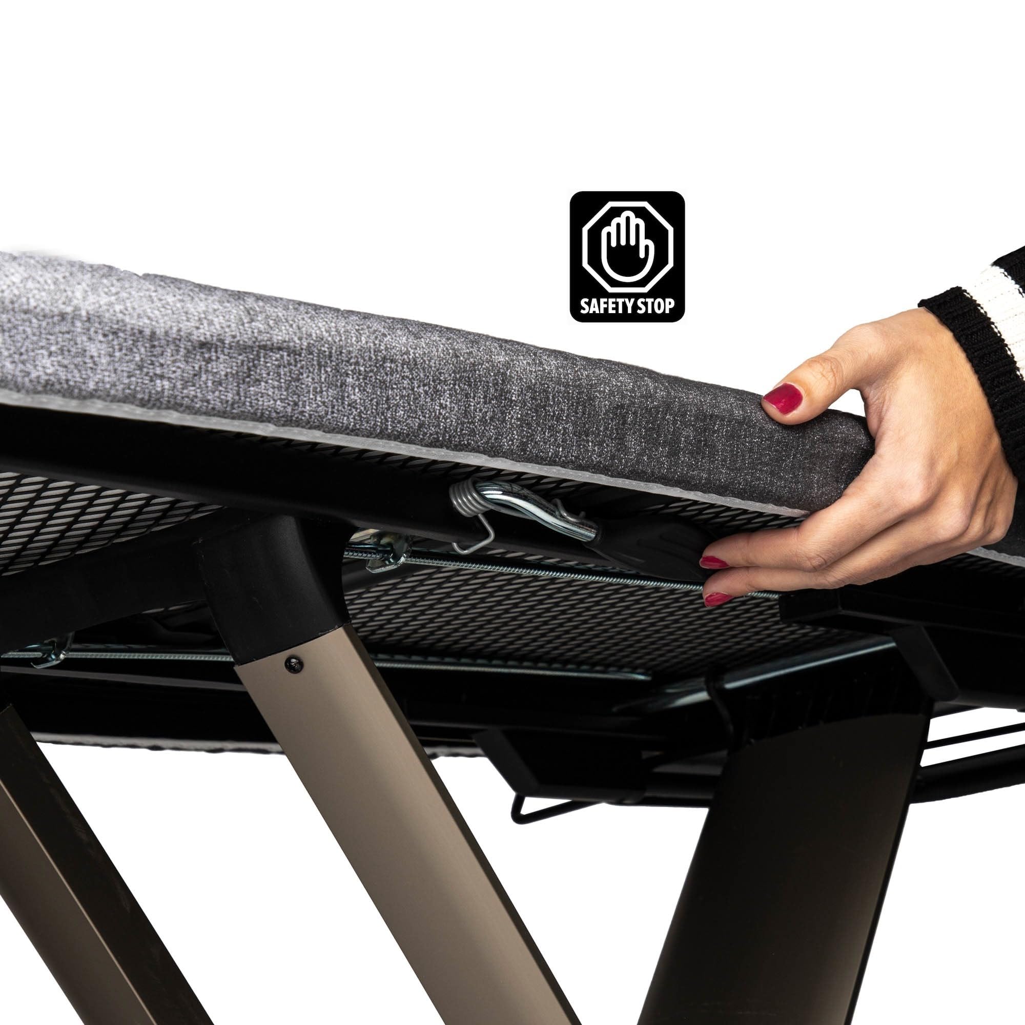 GoldVIP Table à Repasser Grande et Professionnelle | 130x47 cm | Pliable, Robuste et Stable | Hauteur Réglable | roulettes | Surface XXL Large | Aluminium | Idéale Centrales Vapeur | Fabriquée Europe