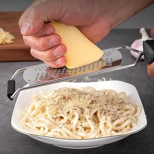 Miniatura 3 de ISZW Lemon Zester Rallador - Acero inoxidable 2 en 1 hoja ancha con mango y cubierta protectora para queso, cítricos, jengibre, ajo, nuez moscada,