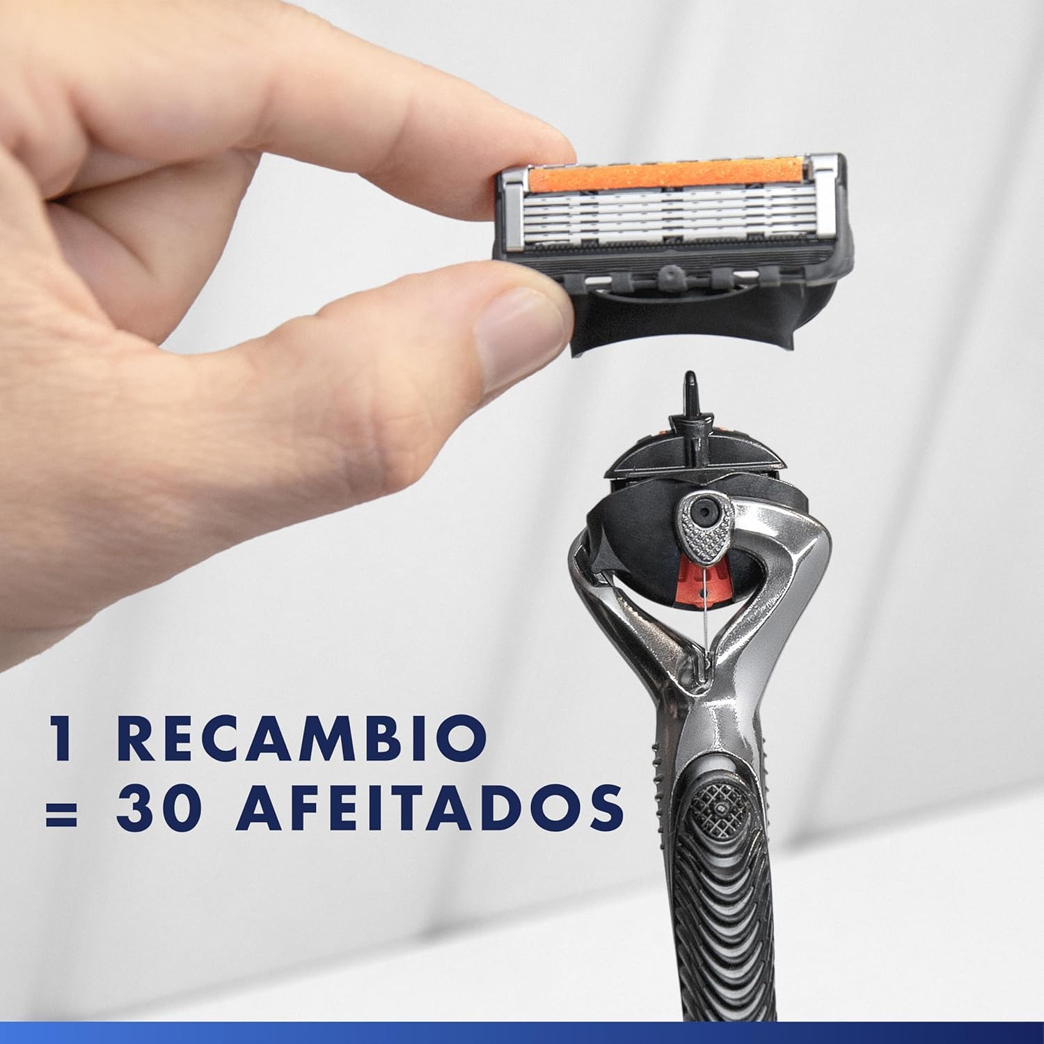 Gillette - Afeitadora para hombre, 12 recambios de 5 cuchillas, auténticas, con banda lubricante delantera y después para un afeitado de cerca y una comodidad increíbles, 1 recarga por 30 afeitados