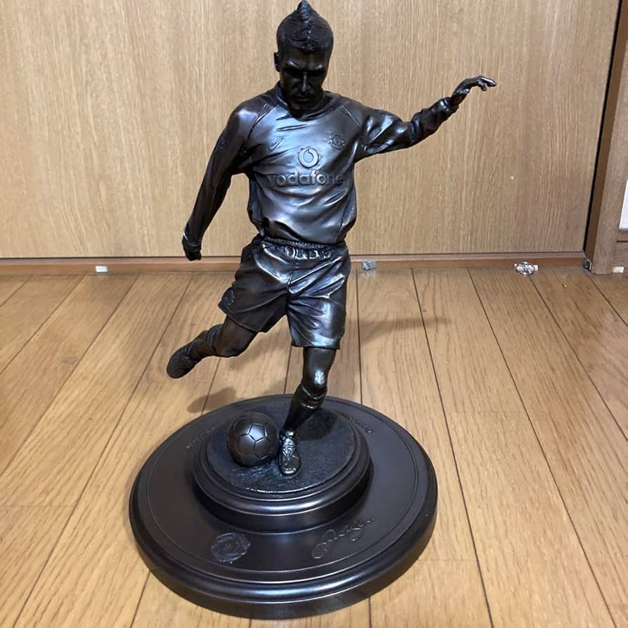 【世界限定】デイビットベッカム　ブロンズフィギィア Amazon.co.jp: デビット.ベッカム世界限定ブロンズ像 : ホーム