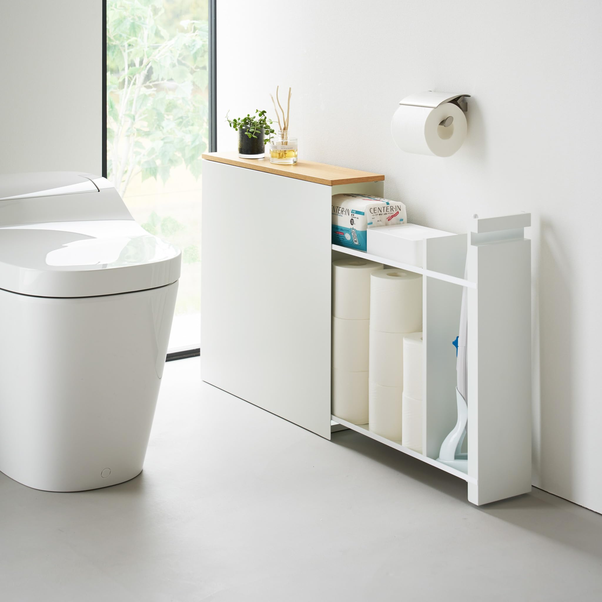 YAMAZAKI TOWER Scaffale estraibile con ripiano in legno e struttura in acciaio – stretto, organizer per bagno, WC, cucina, moderno – 56 x 14 x 55 cm, design giapponese, bianco