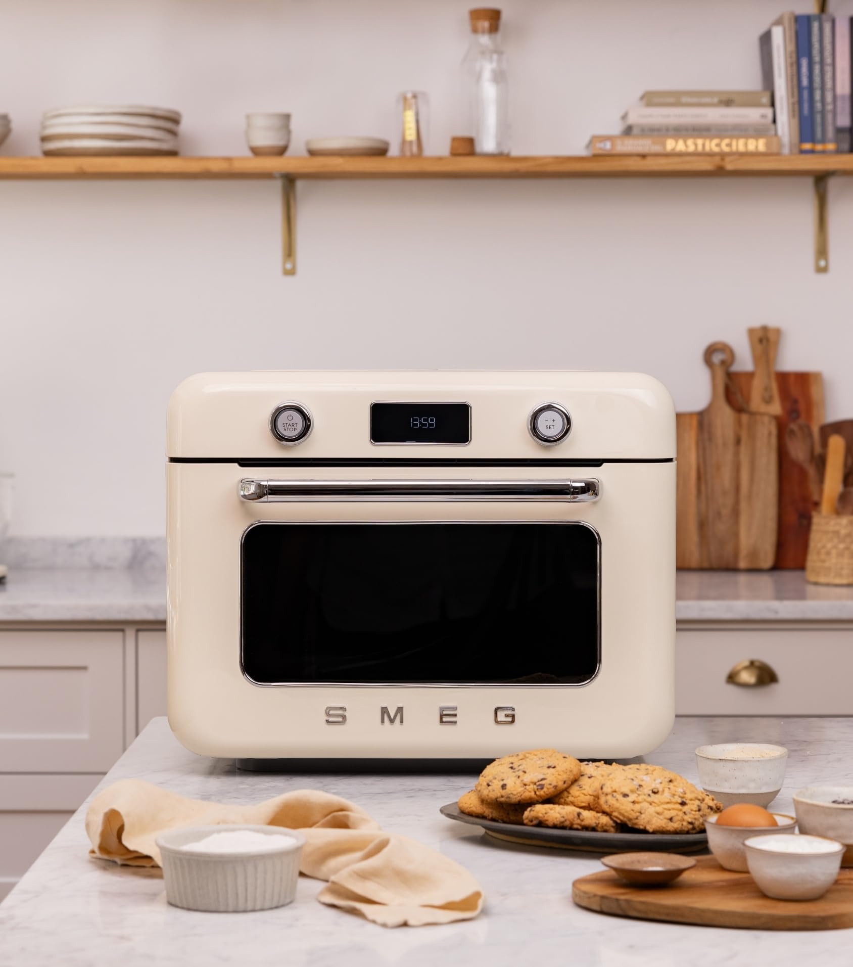 Smeg, COF01BLEU, Dampf-Kombibackofen, 10 Kochfunktionen, 33 automatische Rezepte, abnehmbarer Tank, Dampfgaren, Entkalkungsfunktion, 1800 W Leistung, Schwarz