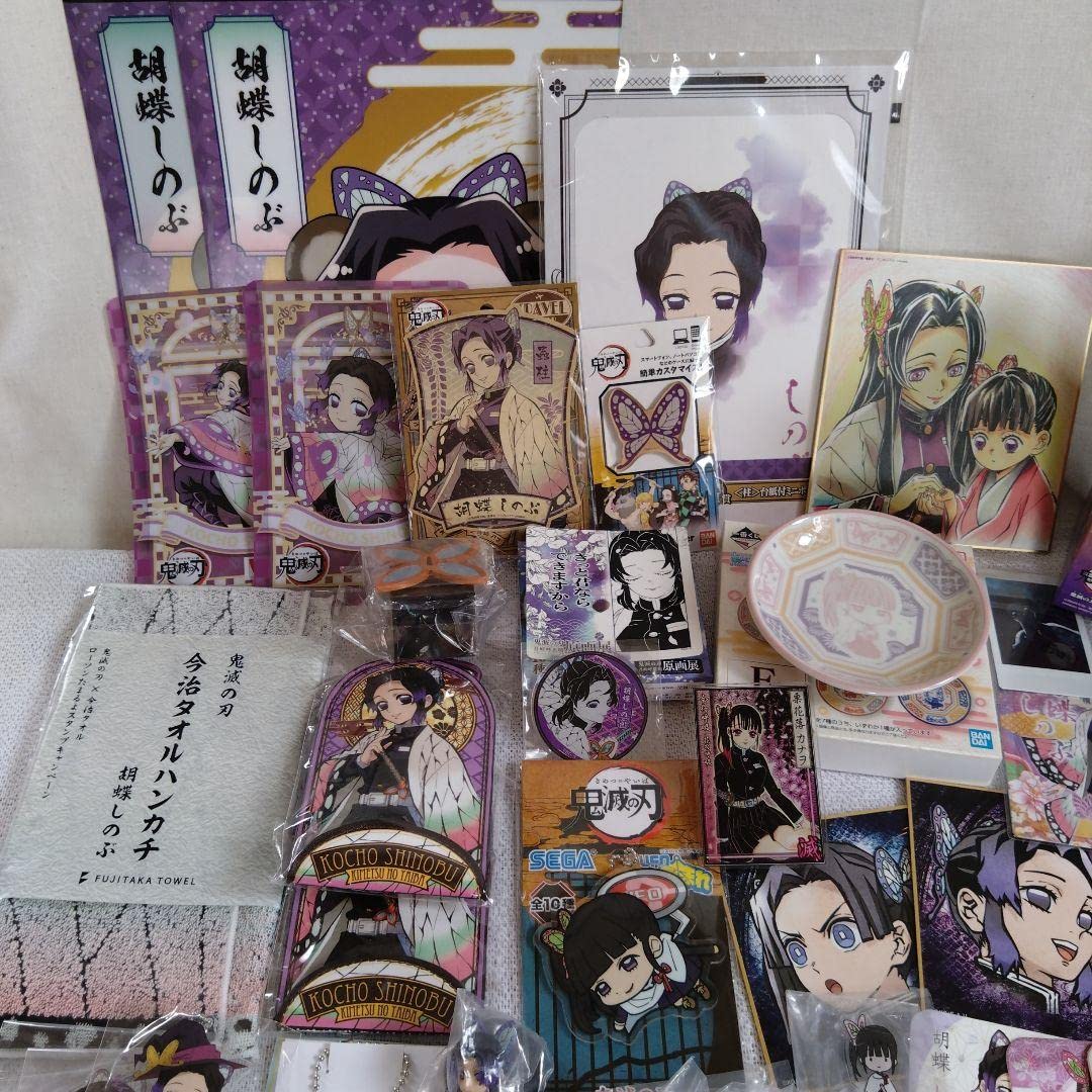 Amazon.co.jp: 鬼滅グッズ胡蝶しのぶ栗花落カナヲフィギュア缶バッジ