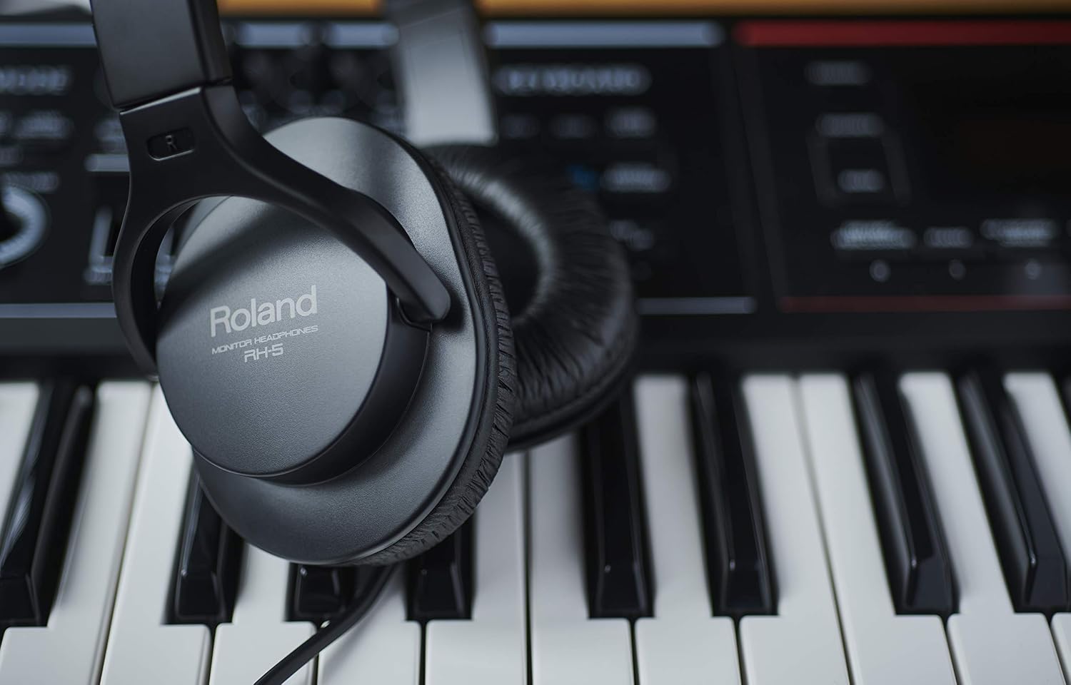 Roland RH-5 Quality Comfort-Fit Headphones for Electronic Musical Instruments,Black, 40mm driver