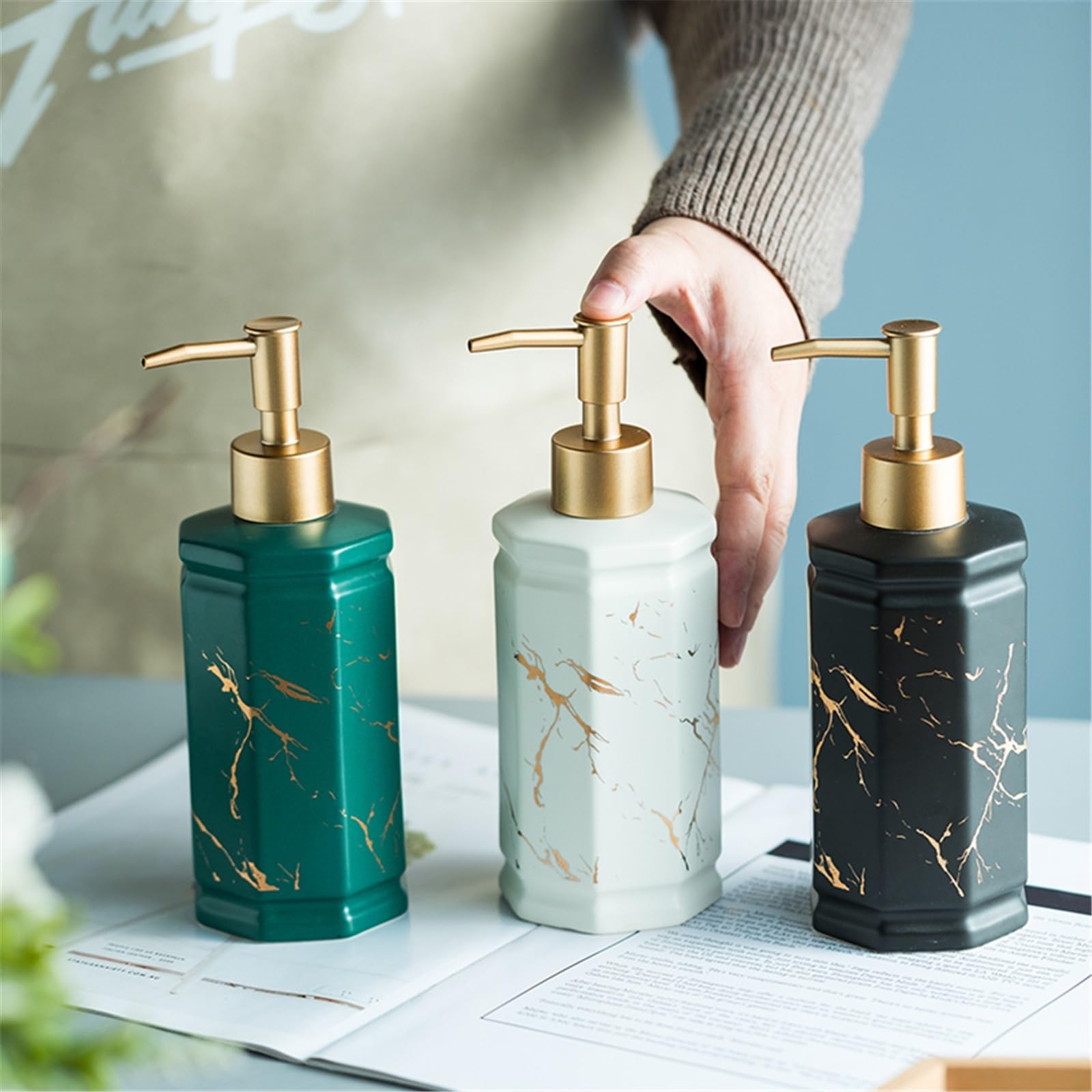 Dispensador de jabón líquido de cerámica para Ducha, Recargable, con Botella dosificadora para baño, Lavabo e Inodoro (Negro).