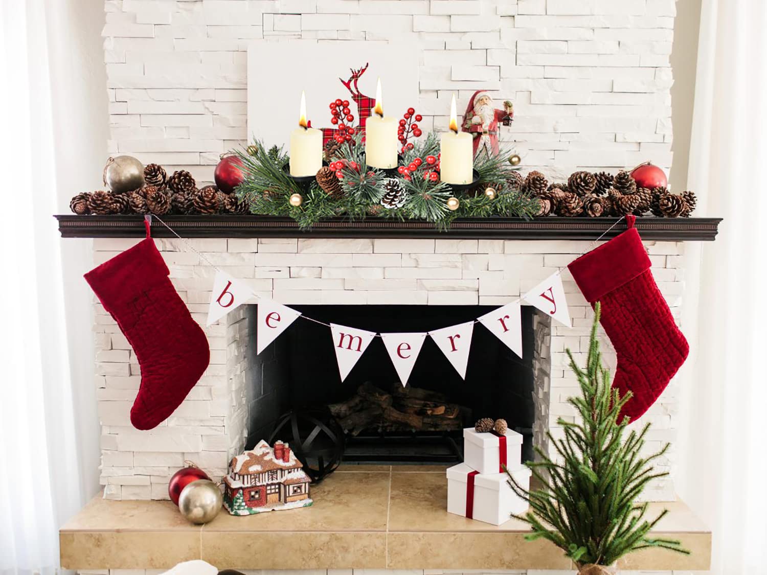 Portavelas de Navidad de 22 pulgadas, centro de mesa con piñas de pino y bayas rojas doradas con 3 portavelas, centro de mesa para decoración del hogar y festivales