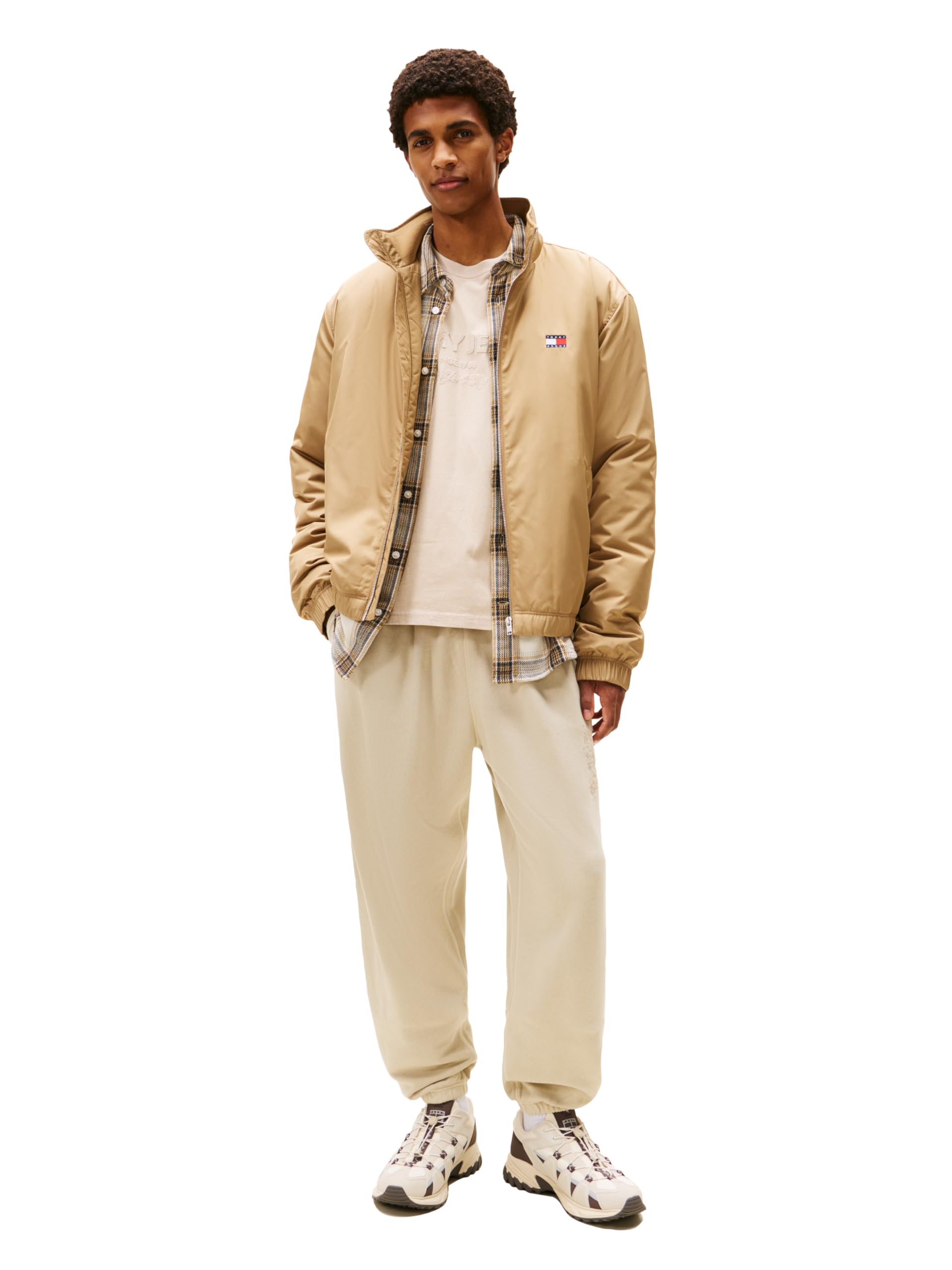 Tommy Jeans Pantalones deportivos casuales de algodón para hombre con logotipo bordado tonal, Arena del Golfo, Mediana 3