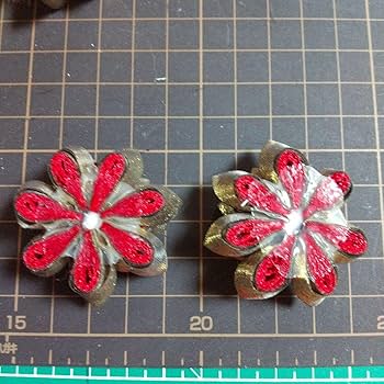 リリイです！つまみ細工お花のパーツ　二重剣つまみ　二重半くす　ゴールド系 リリイ様専用です！つまみ細工お花のパーツ 二重剣つまみ 二重半