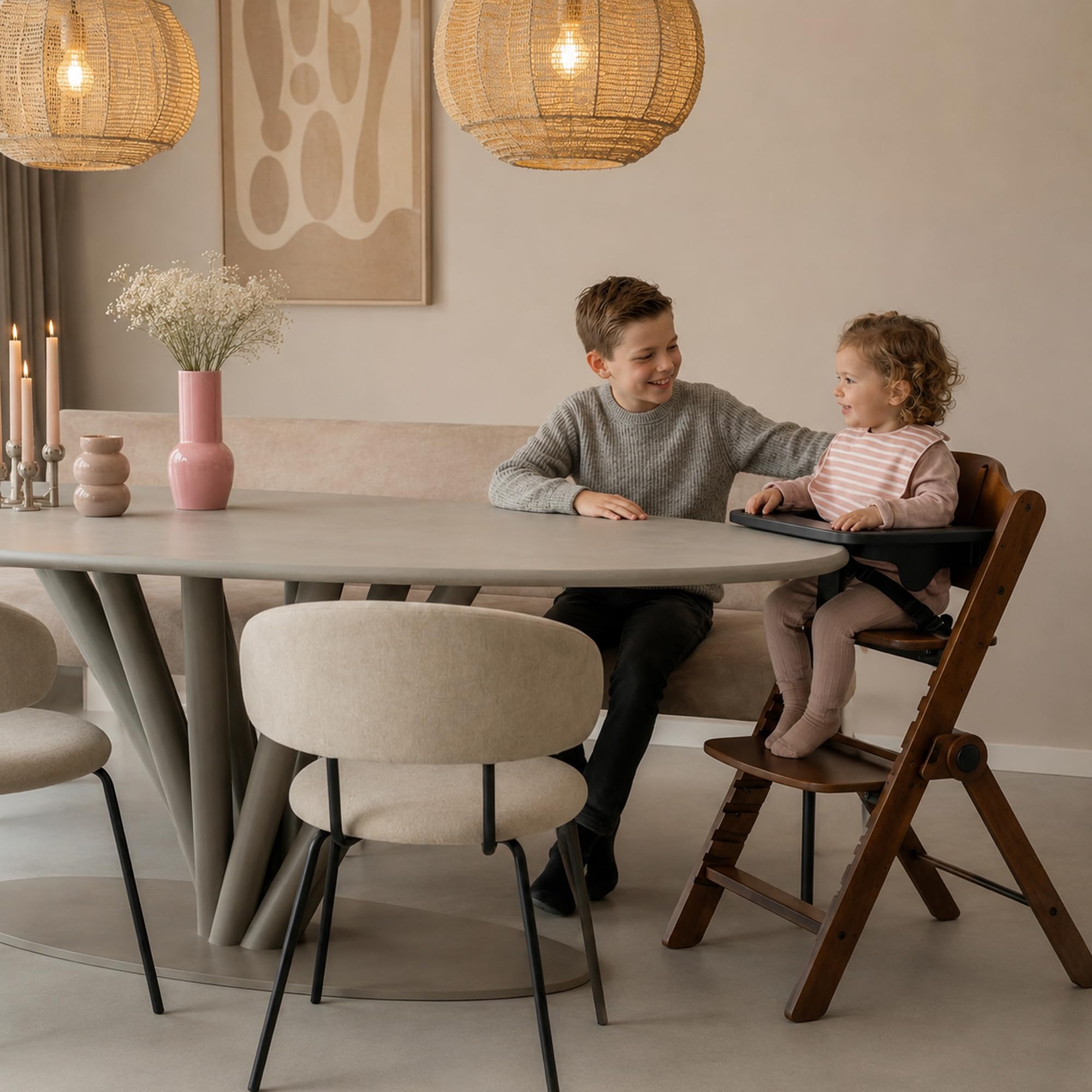 DERYAN Odin - Trona de madera para niños a partir de 0 meses hasta 85 kg - Incluye arnés de 5 puntos, correa de entrepierna, barra protectora - Compatible con muchos accesorios - Marrón/Turrón