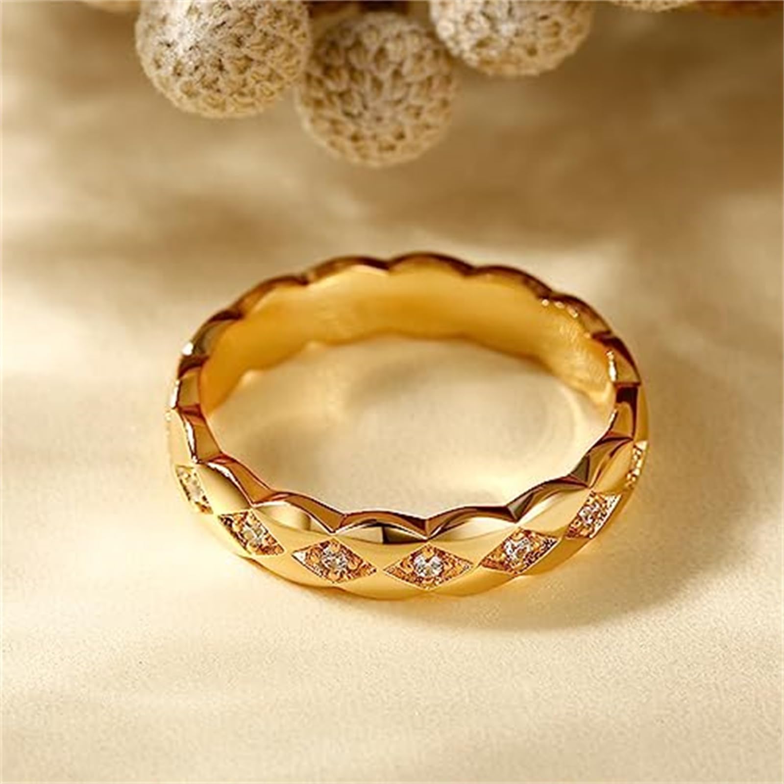 Jeulia Damen Gold Band Ring Wasserfest Vergoldet Verlobungsring Zirkonia Bandring Geometrisch Fingerring Sterlingsilber Blumenring für Frauen Versprechnung Hochzeit Geburtstag Geschenk
