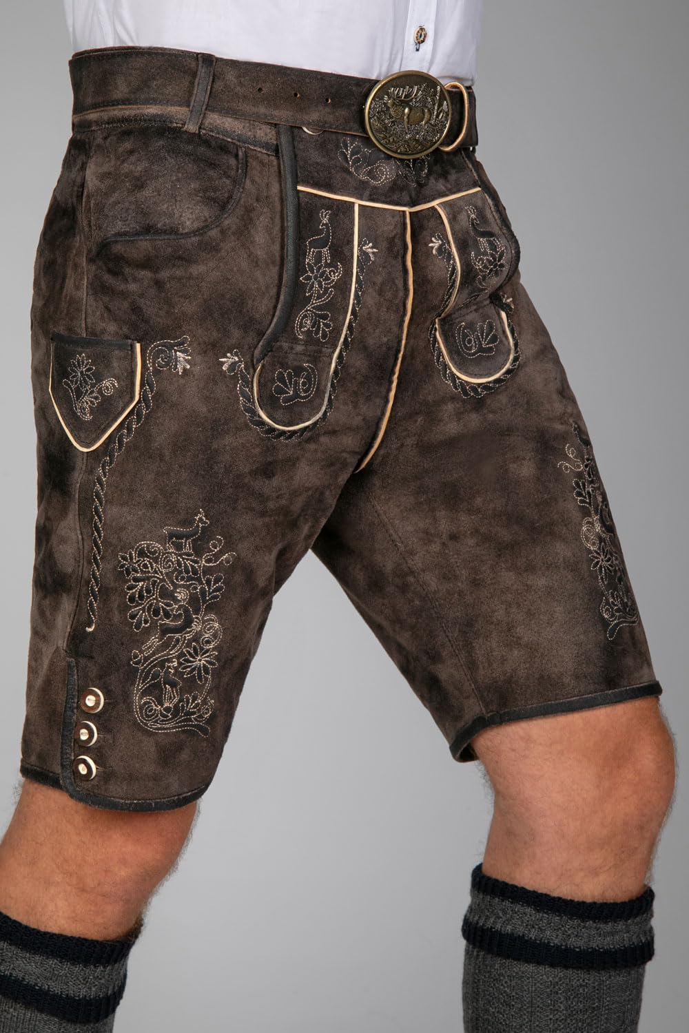 Edelnice Trachtenmode Kurze Trachtenlederhose Matze aus Büffelleder in tiefen Dunkelbraun mit edler Stickerei