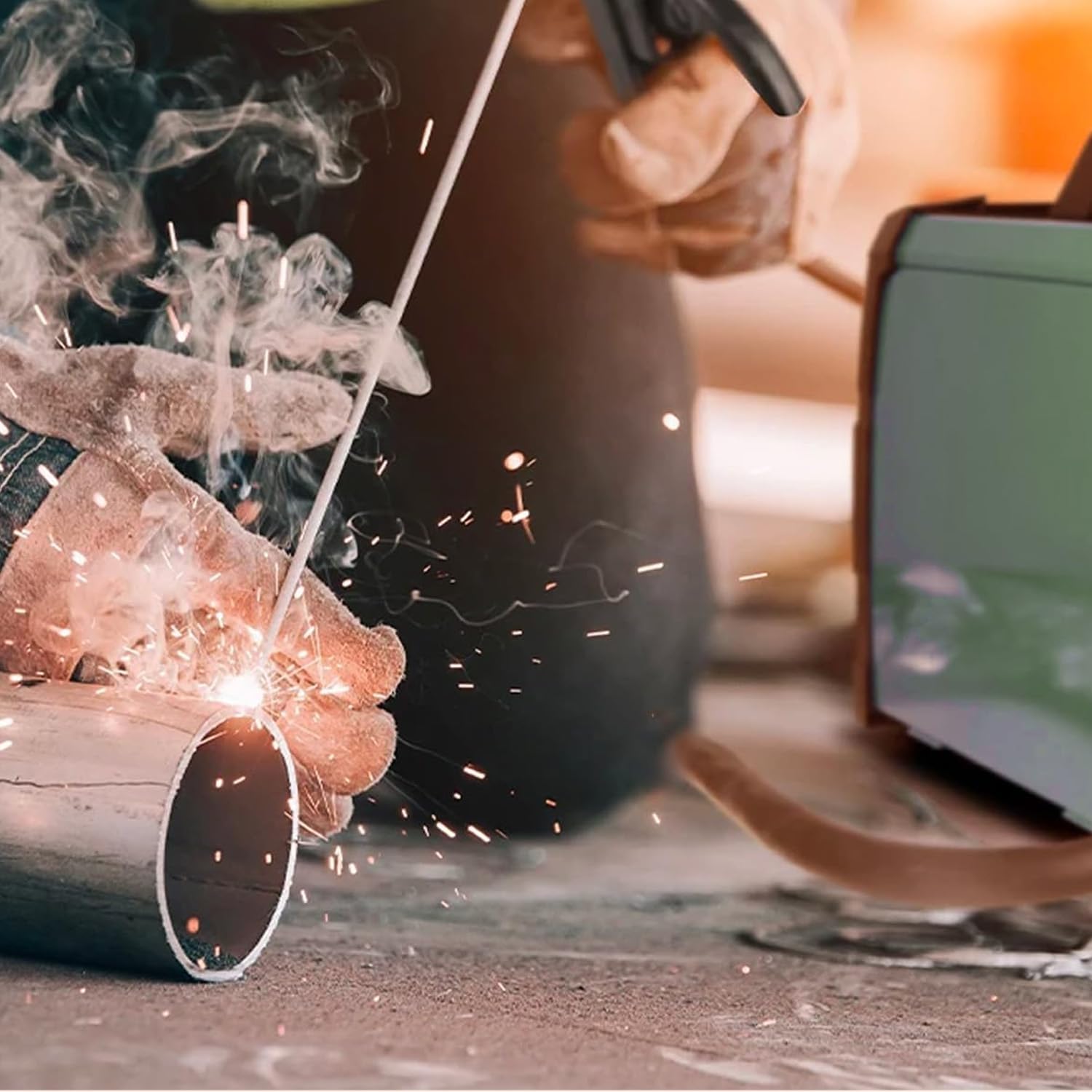 Avilia Kompletny zestaw spawarki inwerterowej MMA, z 5 akcesoriami, idealna do rutyn, podstaw, stali, żeliwa - stabilna przy zmianach napięcia, do elektrod 1,6-4,0 mm, długość kabla 3 m