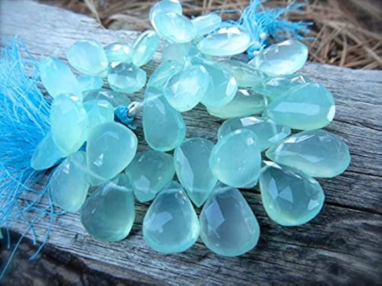 Chalcédonie péruvienne facettée en forme de goutte LKBEADS pour création bijoux, fil de 19cm