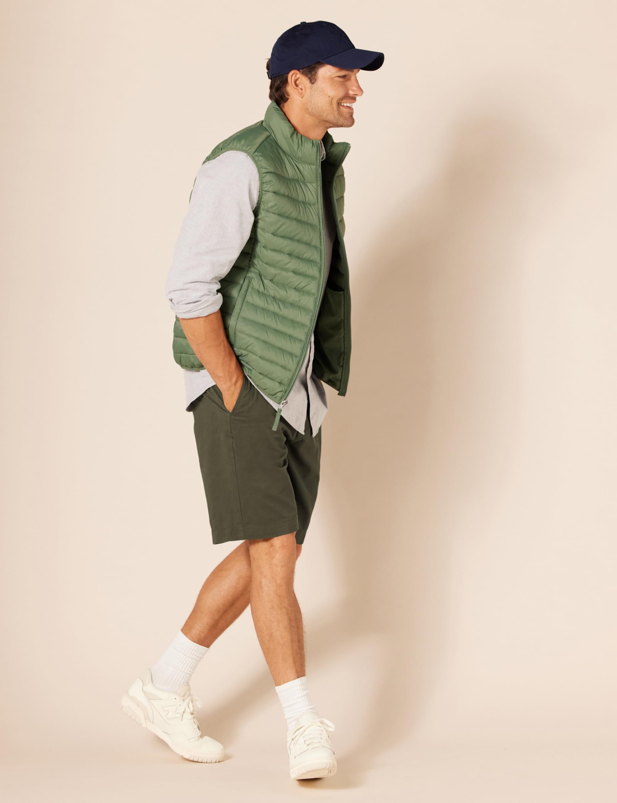 Amazon Essentials Pantaloncini Chino Lunghezza Classica da 23 Cm Uomo