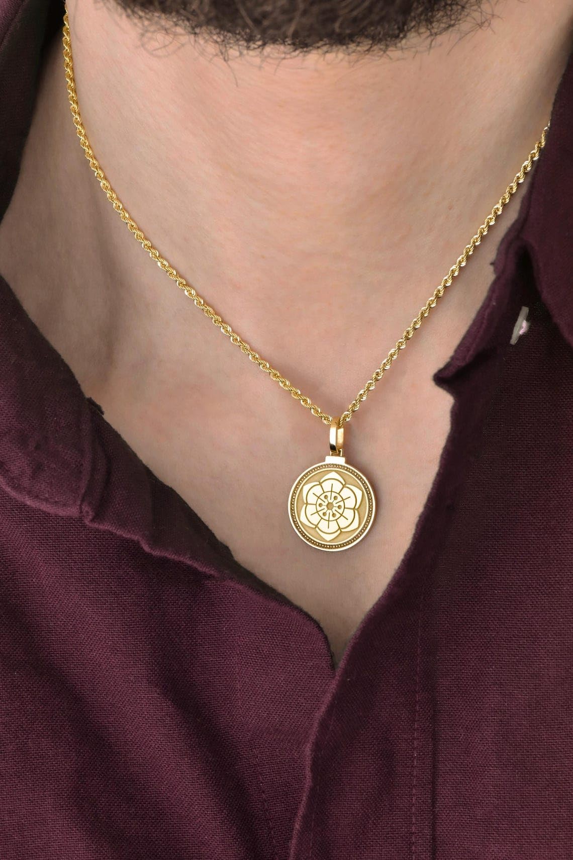 Collar de plata de ley 925 de 24 mm | Cadena de 45 cm | Flor de loto | Colgante de moneda de loto grabada | Amuleto espiritual | Joyería de loto | Meditación | Joyería con baño de oro | L_02072