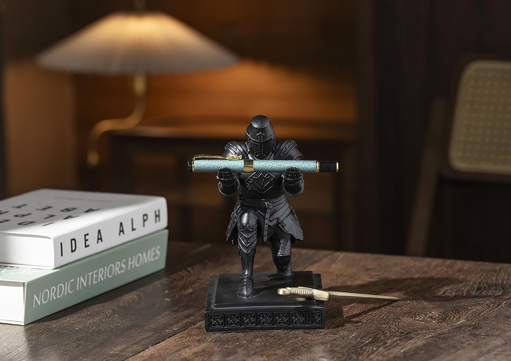 Templar Vanguard Soldat Stiftehalter Bleistiftständer Schreibtisch-Organizer und Zubehör als Geschenk für Mittelalter-Krieger-Enthusiasten (Schwarz)