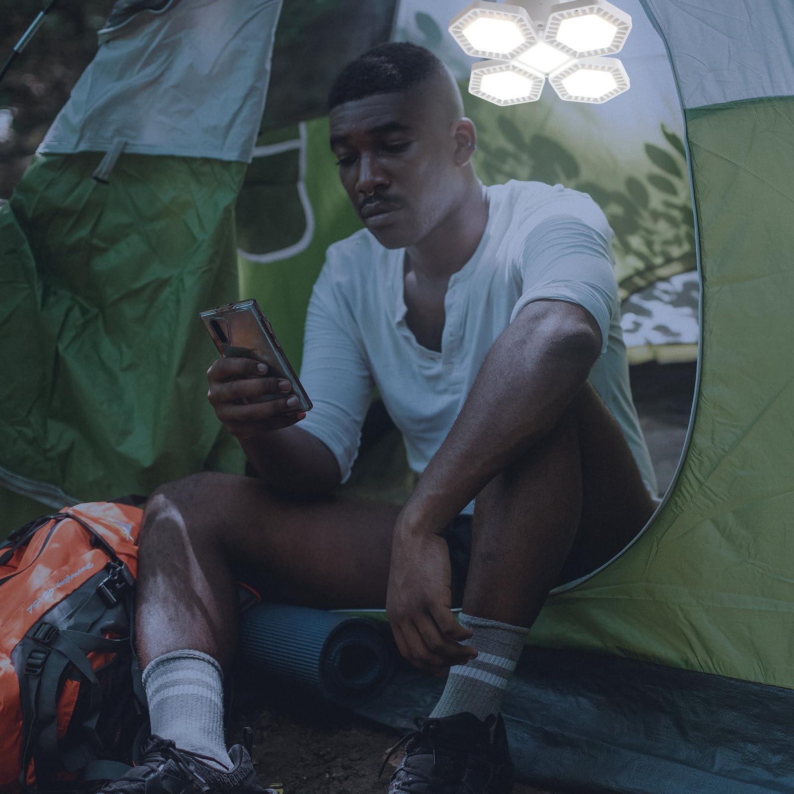 Yardwe Lámpara Solar Recargable para Camping 169 Leds, Brillo Ajustable y Diseño de Material Pp para Iluminación Exterior y Uso en Tiendas de Campaña