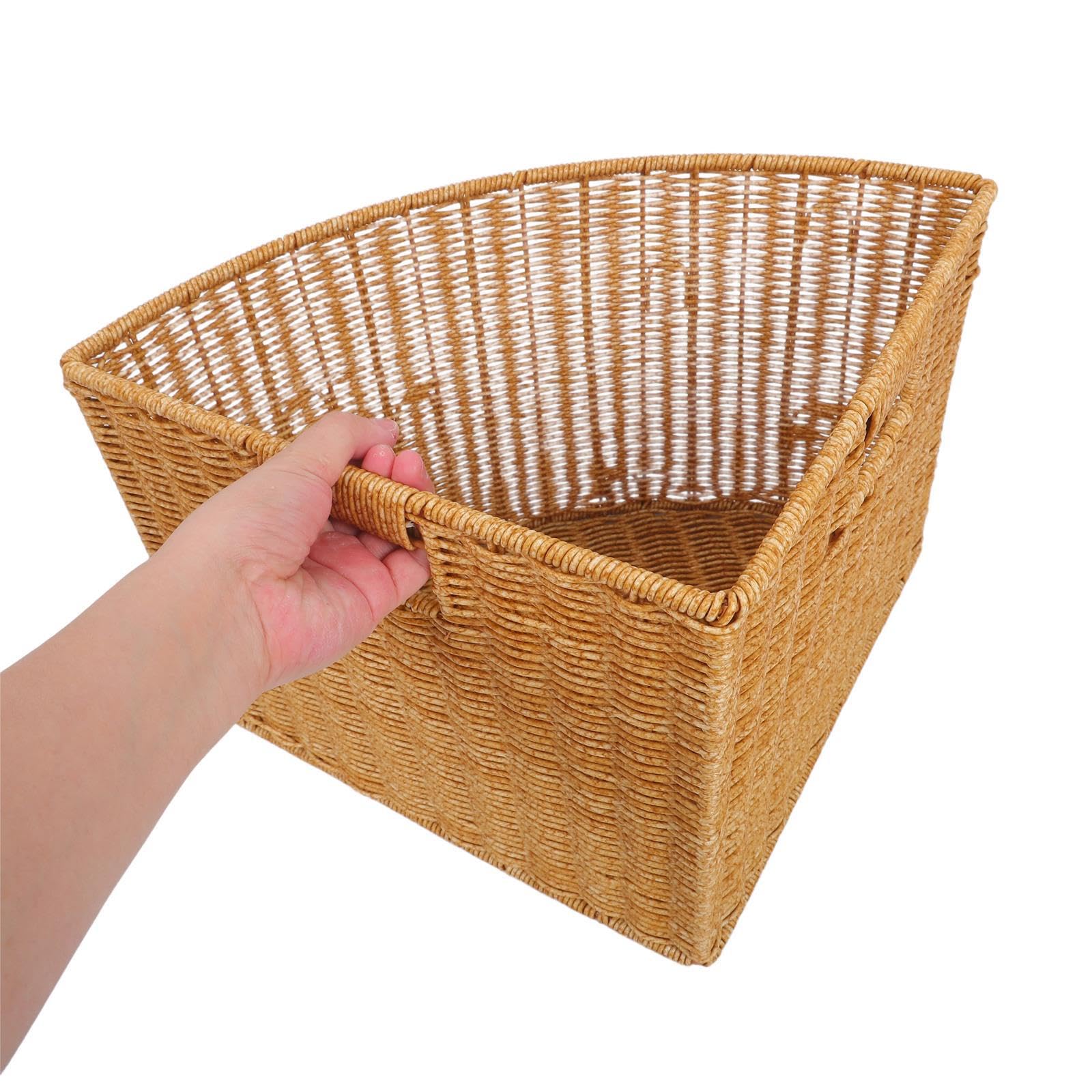 SOLUSTRE Plastikowe narożne kosze z rattanu - trójkątne pudełko do przechowywania - pleciony pojemnik narożny do spiżarni, kuchennych drobiazgów, makijażu, niezbędnych rzeczy do łazienki