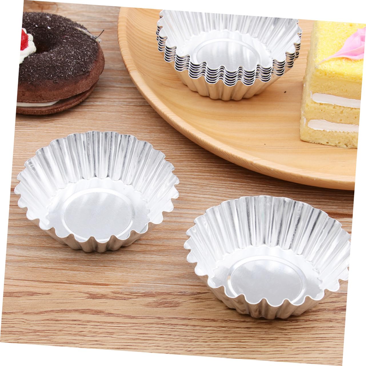 LIFKOME 100 pièces Lot de Moules à Alliage Aluminium Épais Moules à Cupcakes et Muffins Réutilisables avec Bords Festonnés Résistants Chaleur pour Pâtisserie