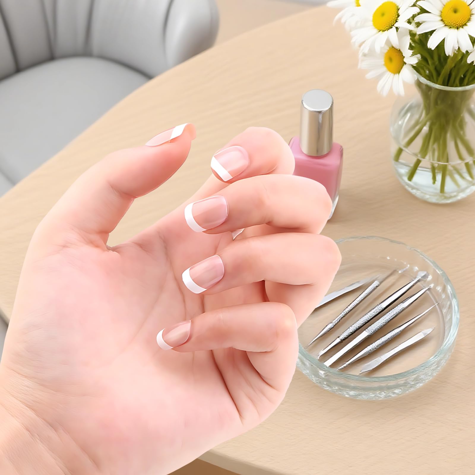 24 Stk. Press-On-Nägel French Tip, kurze eckige Kunstnägel in Nude, einfach zu tragen, DIY-Nail-Tips für Damen, schnell anzubringen, passend für Alltag und besondere Anlässe