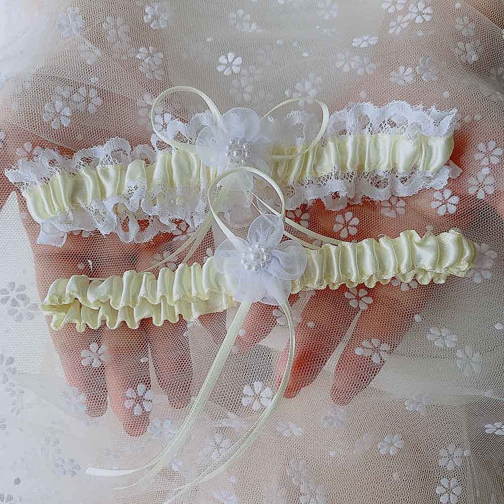 Set giarrettiera da sposa in pizzo cipria // Pizzo ricamato e dettaglio perla // Giarrettiera in pizzo vintage // Giarrettiera antiscivolo // Giarrettiere per abito a sirena - Italia