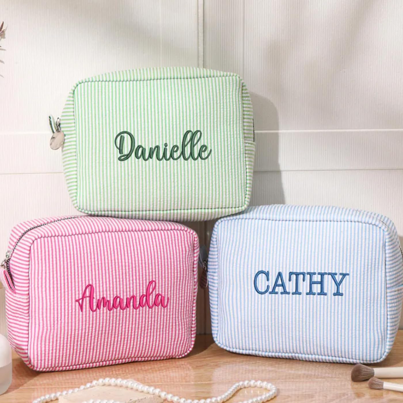 Borsa per trucco personalizzata ricamata in popeline - Organizer cosmetico personalizzato con monogramma, regalo per matrimonio e bomboniera per festa nuziale