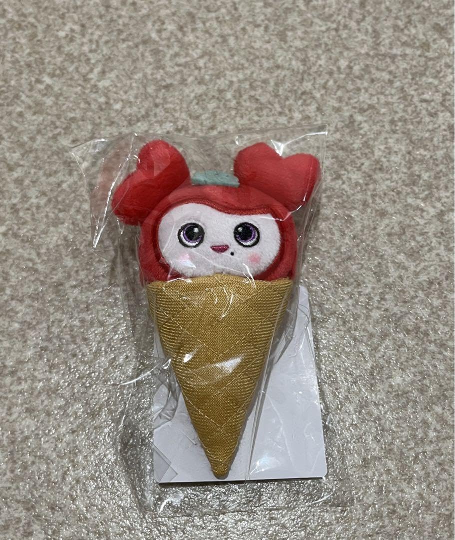 TWICE BABY LOVELYS アイスぬいぐるみバッチ - メルカリ チェヨン