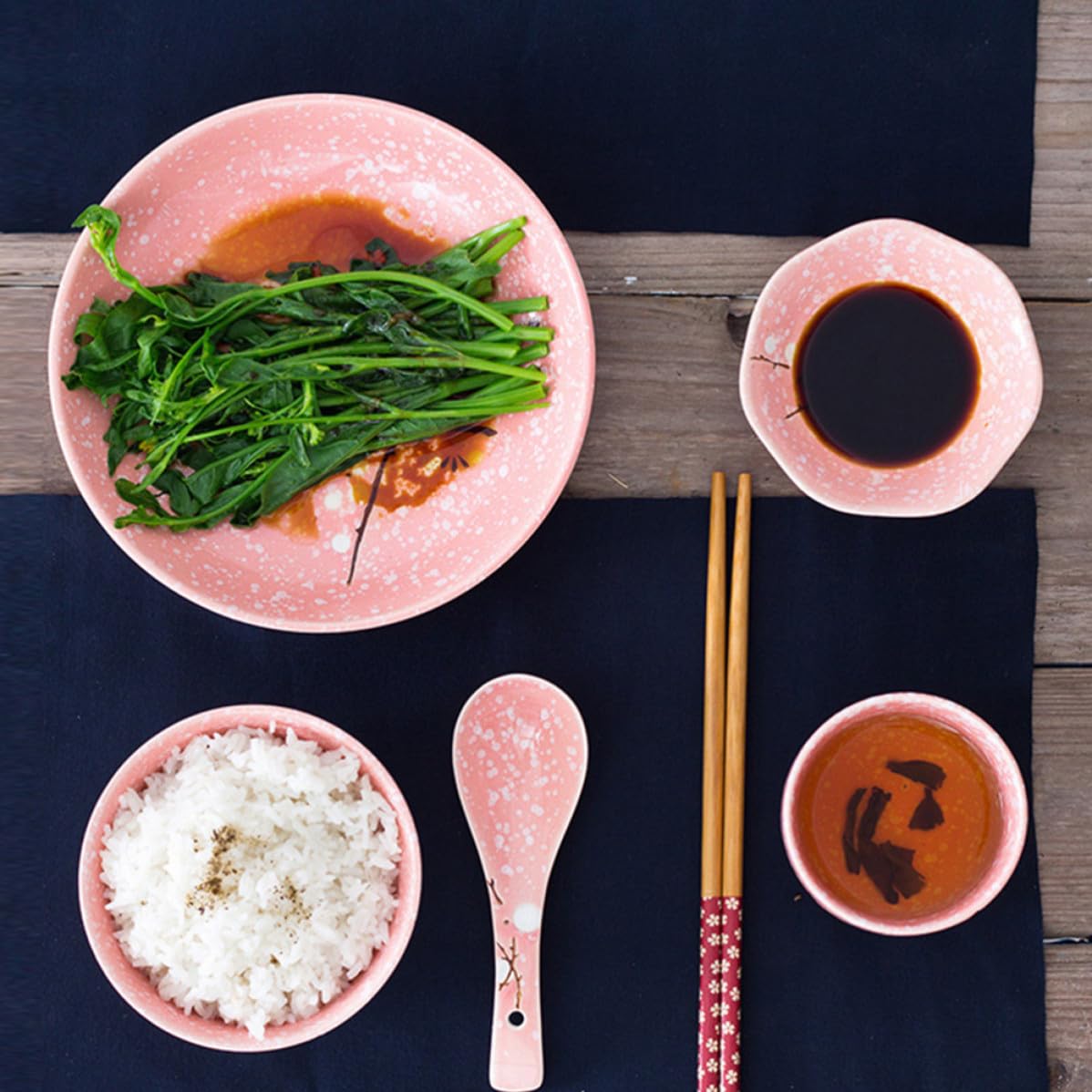 SEWACC Juego de Vajilla Cerámica Estilo Japonés para Cena en Casa, Diseño Delicado Japonesa Rosa de 12 Piezas Utensilios de Cocina para Uso Diario y Hotel