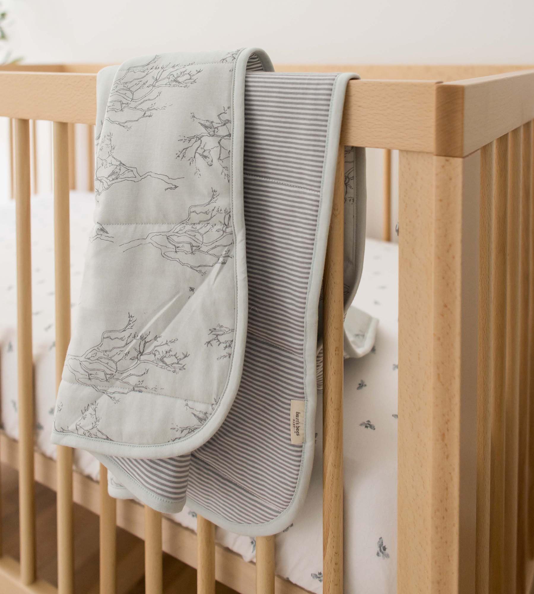 Burt's Bees Baby Manta Reversible, para guardería, Cochecito y Barriga de algodón orgánico, Acolchada, Ropa de Cama para bebés y niños pequeños