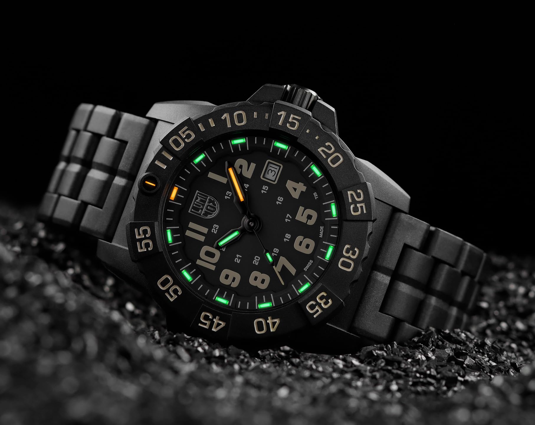 Luminox Navy Seal XS.3510 Militäruhr 45 mm – Taucheruhr Schwarz/Sand aus CARBONOX™, 200 m wasserdicht, Schweizer Quarzwerk, LLT-Beleuchtung, Swiss Made, XS.3510