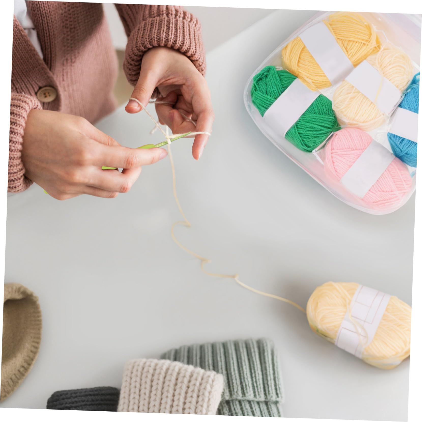 Holibanna Kit Uncinetto Principianti con Gomitoli Colorati e Ferri in Plastica Completo con Borsa Portatile Organizzata per Maglieria Creativa e Progetti Fai da Te