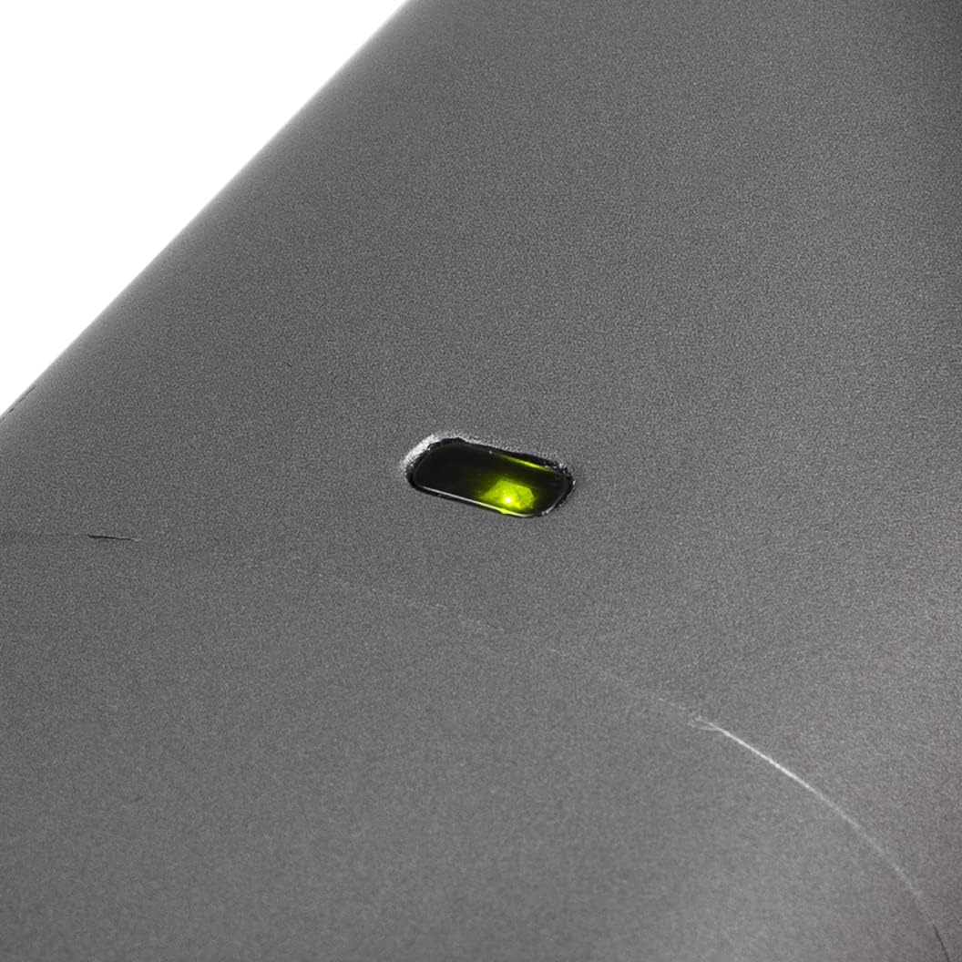 Charging indicator light on the vacuum cleaner