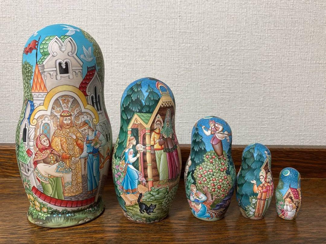 ロシア雑貨☆うるわしのワシリーサ民話マトリョーシカ(5P)オルガ作コブロフ工房 Amazon | ロシア雑貨うるわしのワシリーサ民話マトリョーシカ(5P